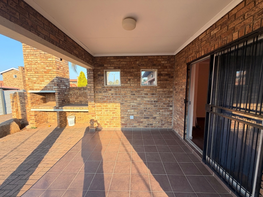 3 Bedroom Property for Sale in Waterval East North West